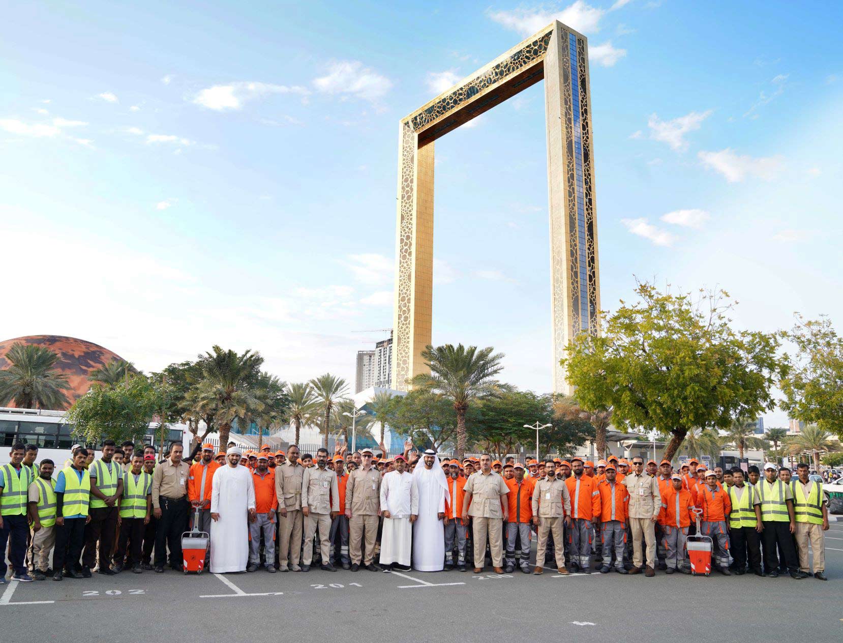 Dubai Municipality: All waste from New Year celebrations in the Emirate removed in record time - بلدية دبي: إزالة جميع النفايات من احتفالات رأس السنة في الإمارة في وقت قياسي