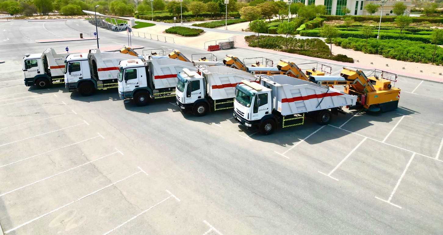 Dubai Municipality incorporates five new vehicles into its fleet of highway cleaning vehicles