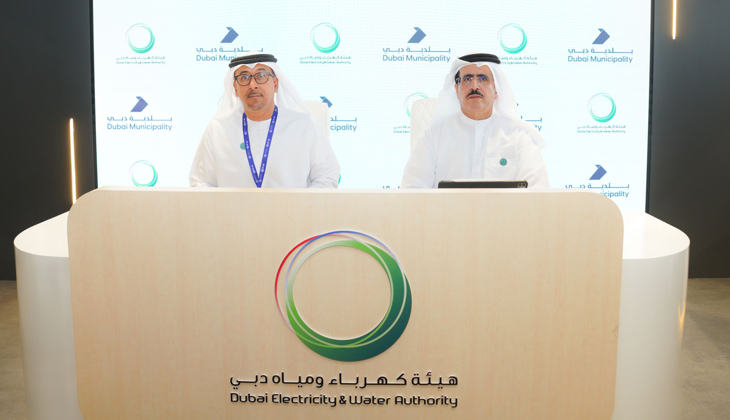 Dubai Municipality and DEWA sign agreement on a project to generate electricity from landfill biogas