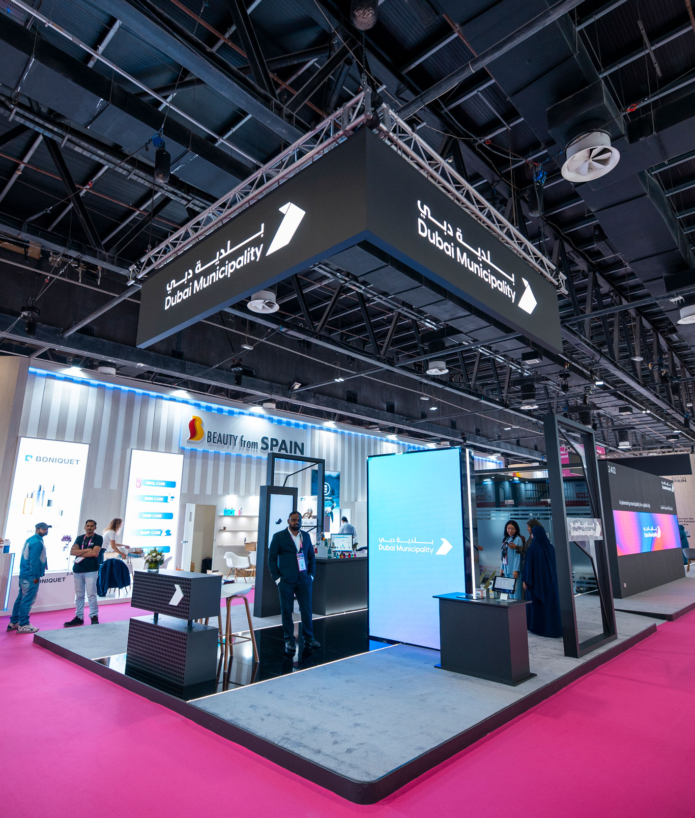 Photo of Dubai Municipality stand at the Beauty World event. 
منصة بلدية دبي في معرض عالم الجمال