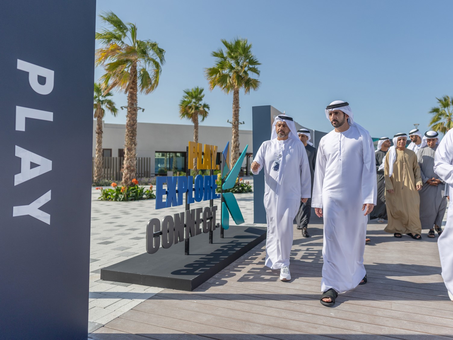 حمدان بن محمد يعتمد المخطط العام لتطوير شاطئ أم سقيم.